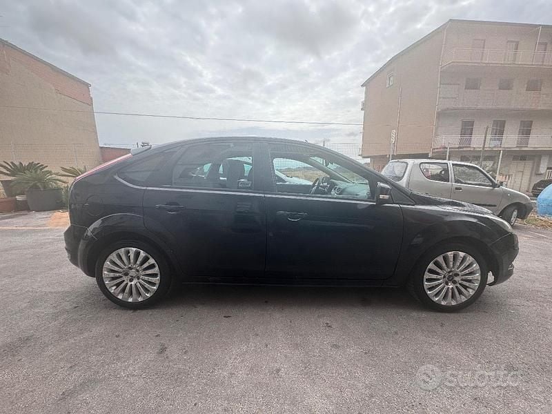 Usata Ford Focus 90 CV (66 kW) 2008 Nero Utilitaria