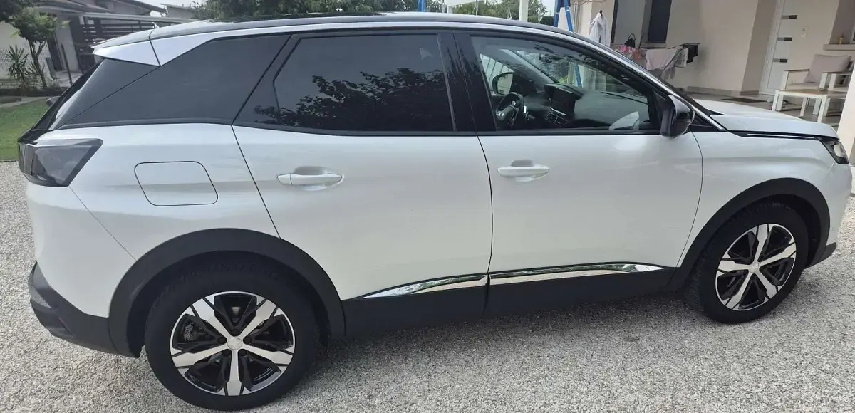 Usata Peugeot 3008 Allure 131 CV (96 kW) 2022 Bianco SUV