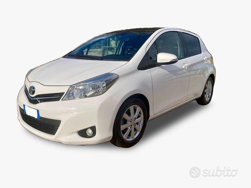 Usata Toyota Yaris 90 CV (66 kW) 2013 Bianco Utilitaria