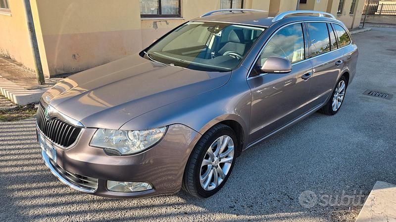 Grigio Usata 2010 Skoda Superb Elegance Tre volumi | 3800 € - Immagine 1/4