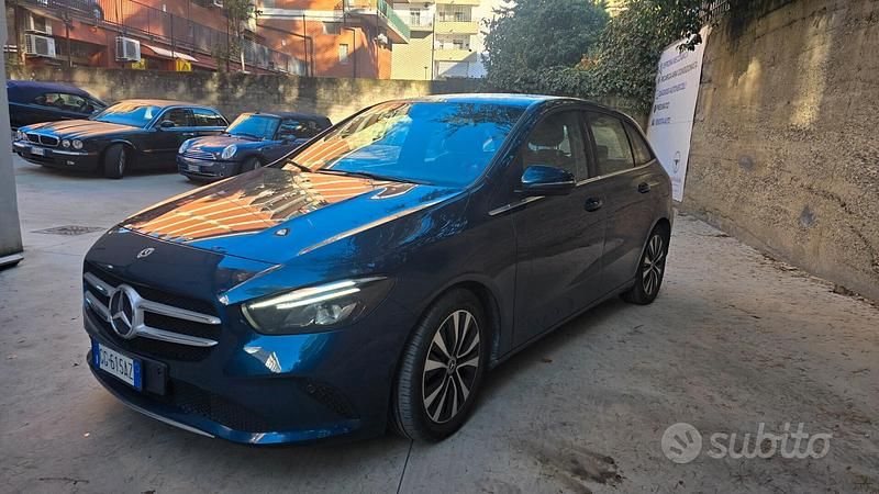 Usata Mercedes B180 115 CV (84 kW) 2021 Blu Monovolume