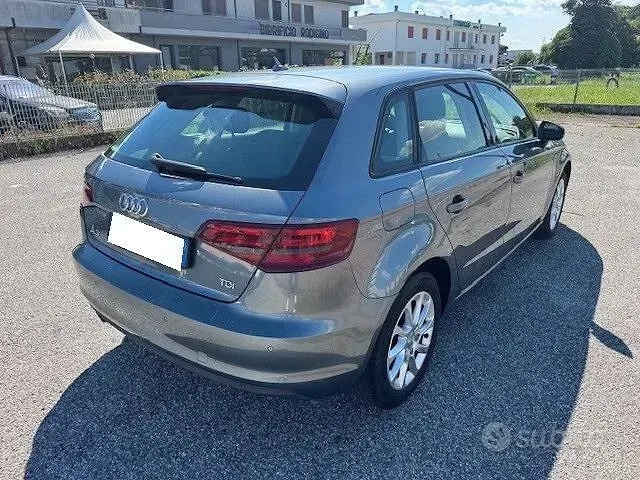Usata Audi A3 Attraction 105 CV (77 kW) 2013 Grigio Berlina