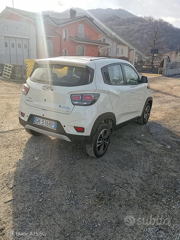 Usata Mahindra KUV100 87 CV (63 kW) 2022 Bianco SUV