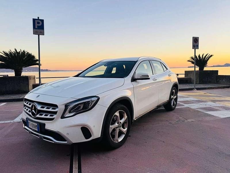 Usata Mercedes GLA180 122 CV (89 kW) 2019 Bianco SUV