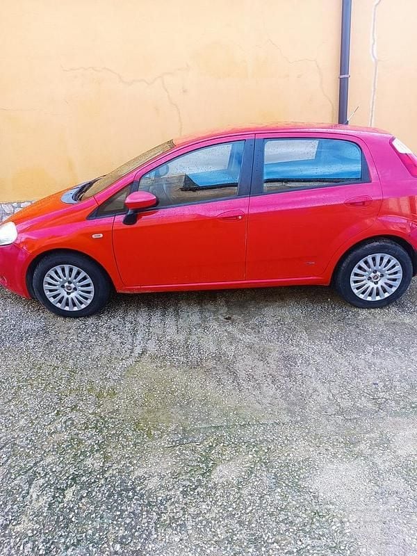 Usata Fiat Grande Punto 90 CV (66 kW) 2006 Rosso Utilitaria