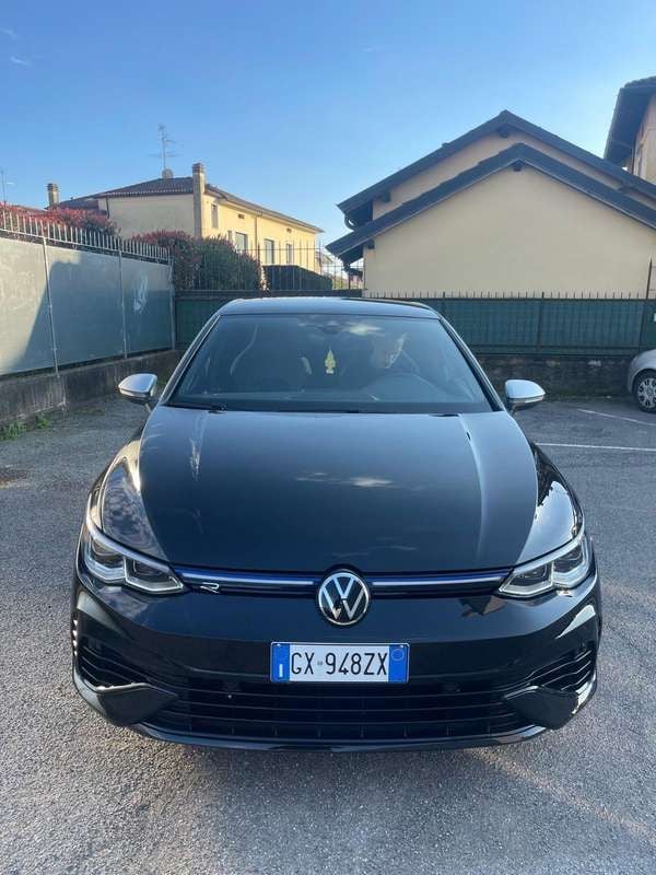 Usata VW Golf VIII R 333 CV (244 kW) 2023 Nero Utilitaria