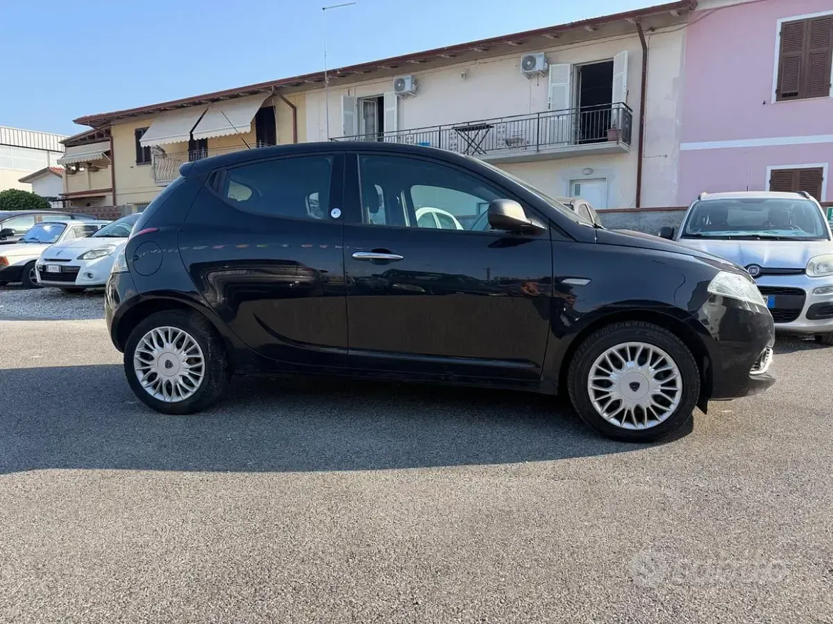Usata Lancia Ypsilon Gold 69 CV (50 kW) 2016 Nero Utilitaria