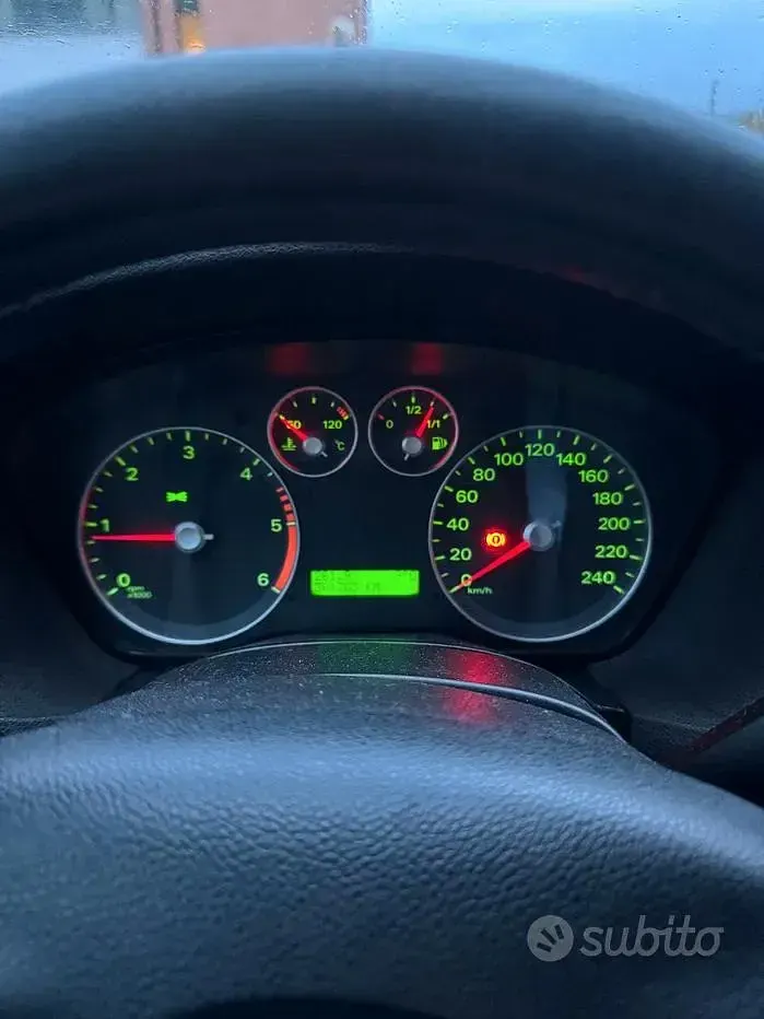 Usata Ford Focus 90 CV (66 kW) 2007 Nero Station wagon