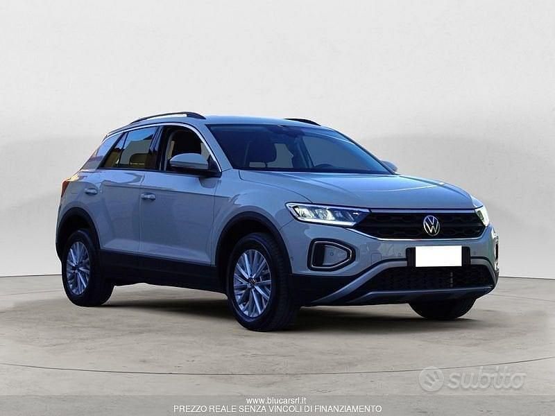 Usata VW T-Roc Life 110 CV (80 kW) 2023 Beige SUV