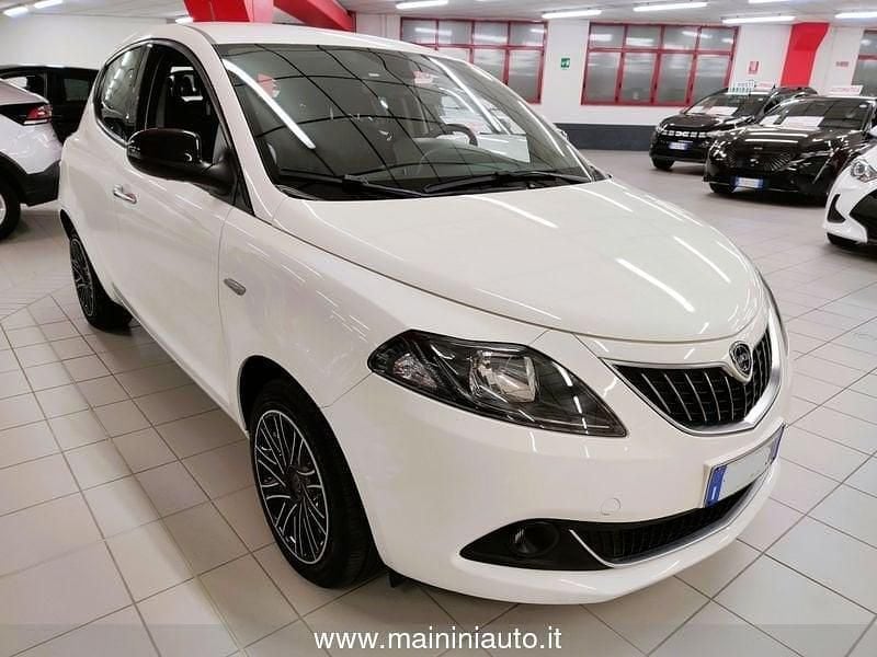 Usata Lancia Ypsilon Gold 69 CV (50 kW) 2022 Bianco Utilitaria
