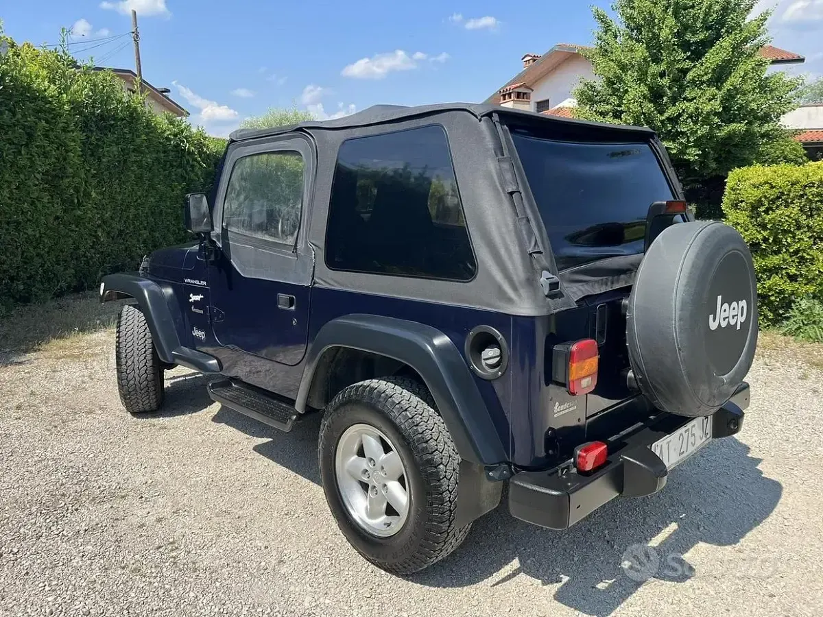Usata Jeep Wrangler Sport 118 CV (86 kW) 1997 Blu SUV