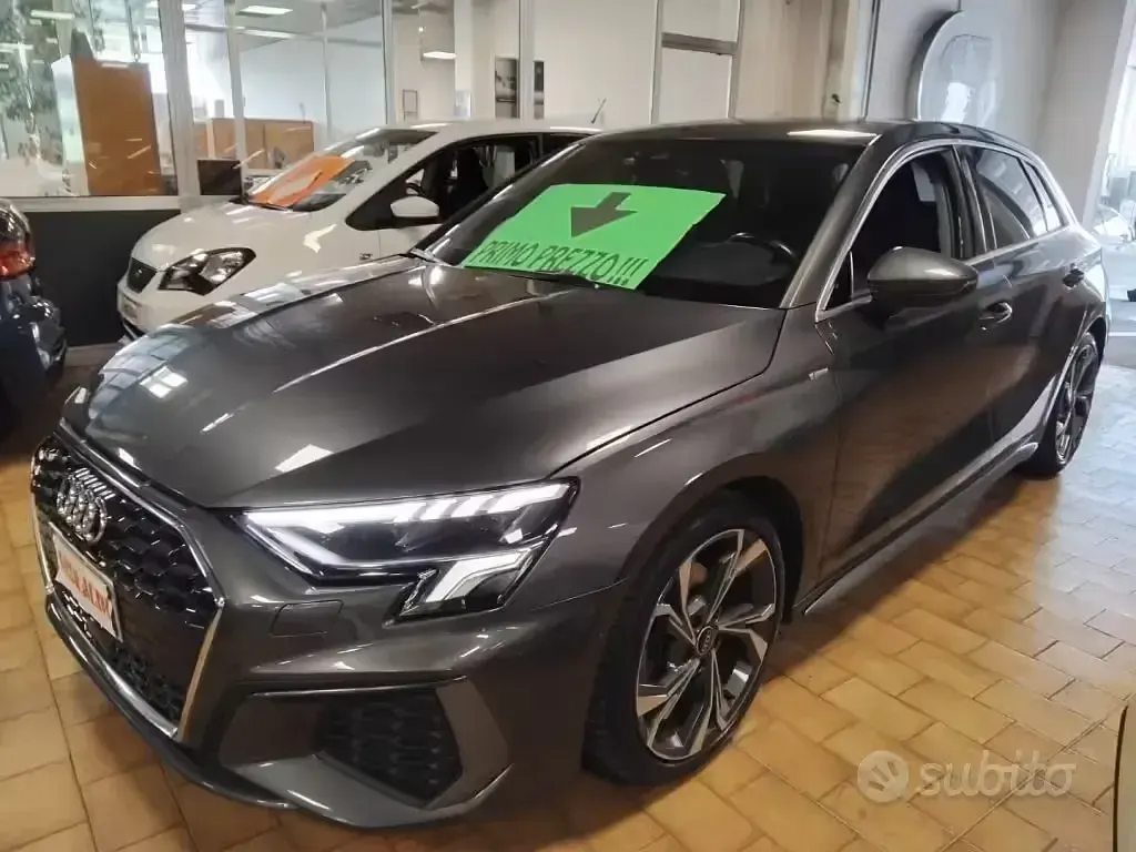 Begagnad Audi A3 S-Line 150 HK (110 kW) 2023 Grå Sedan
