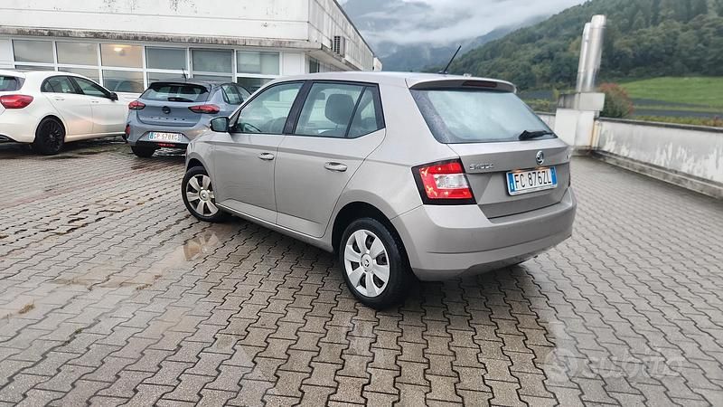 Usata Skoda Fabia Business Line 75 CV (55 kW) 2016 Grigio Berlina