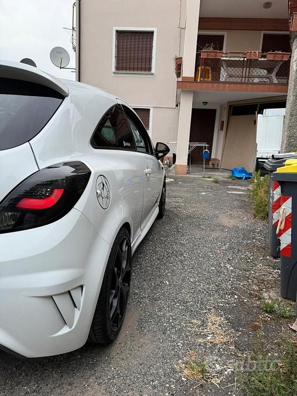 Usata Opel Corsa OPC 500 CV (367 kW) 2010 Bianco Coupé