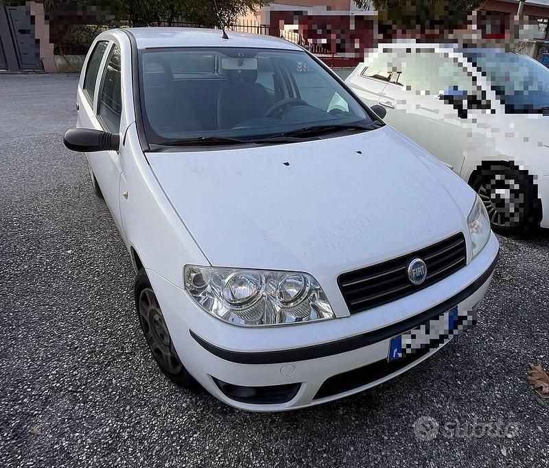 Usata Fiat Punto 80 CV (58 kW) 2004 Bianco Utilitaria