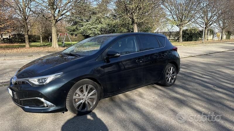 Usata Toyota Auris Lounge 111 CV (81 kW) 2016 Berlina