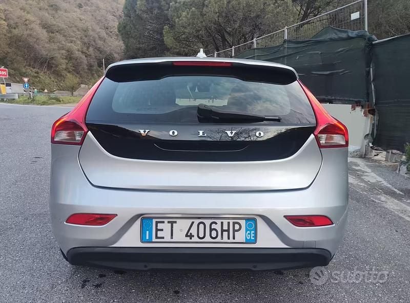 Usata Volvo V40 115 CV (84 kW) 2013 Grigio Berlina