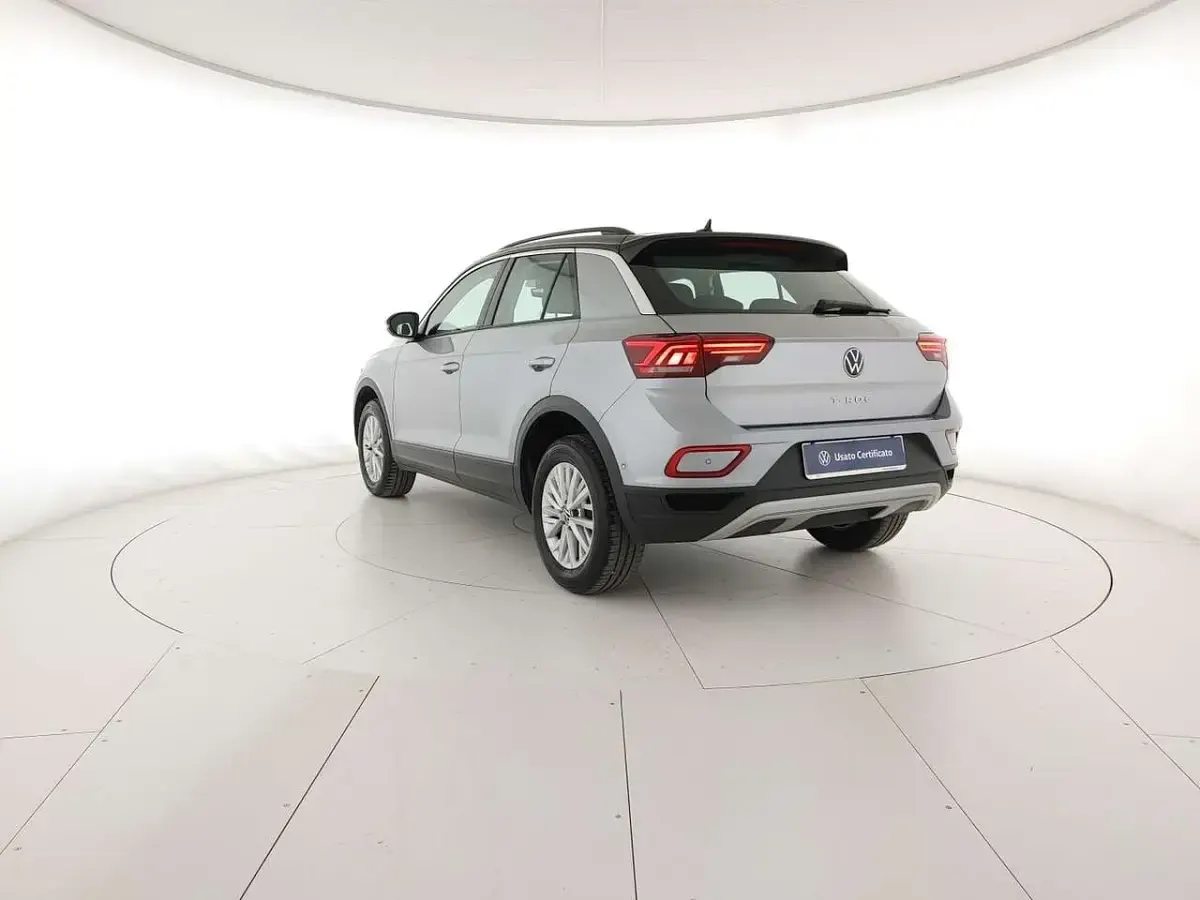 Usata VW T-Roc Life 116 CV (85 kW) 2025 Pyrit silver metallizzato nero SUV
