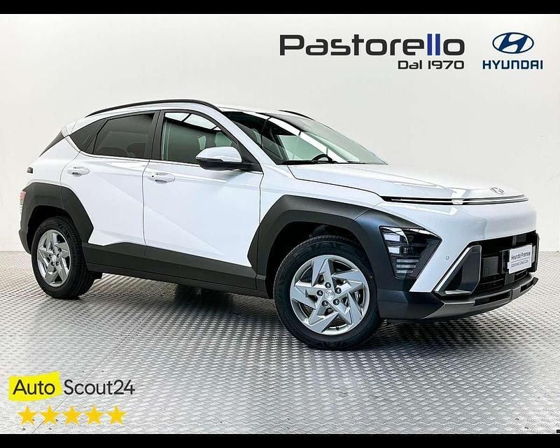 Atlas white Usata 2024 Hyundai Kona SUV | 23.950 € (Buon prezzo) - Immagine 1/4