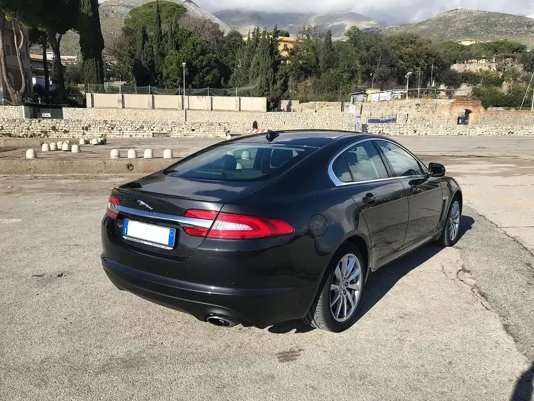 Usata Jaguar XF Premium Luxury 200 CV (147 kW) 2014 Grigio Berlina