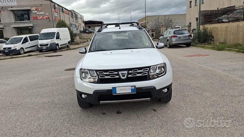 Usata Dacia Duster Lauréate 110 CV (80 kW) 2016 Bianco SUV