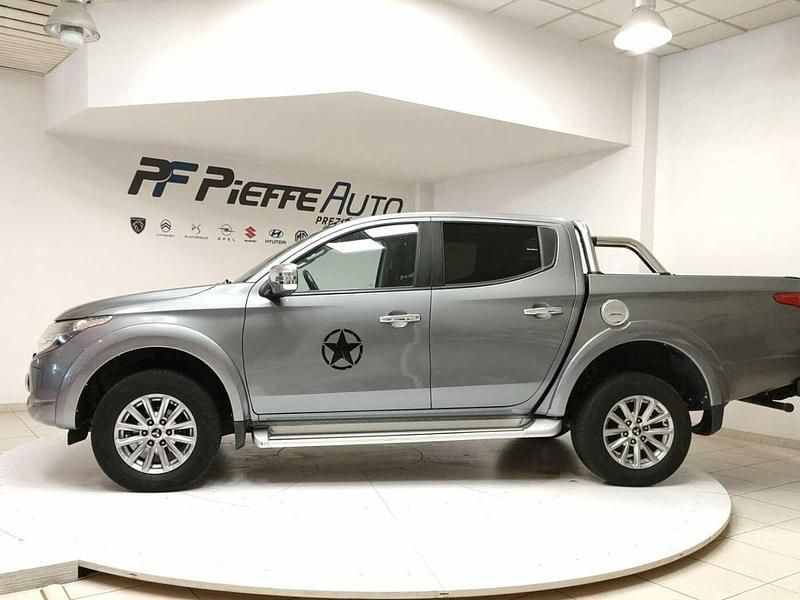 Usado Mitsubishi L200 Intense 154 CV (113 kW) 2017 Gris Pickup/Camioneta