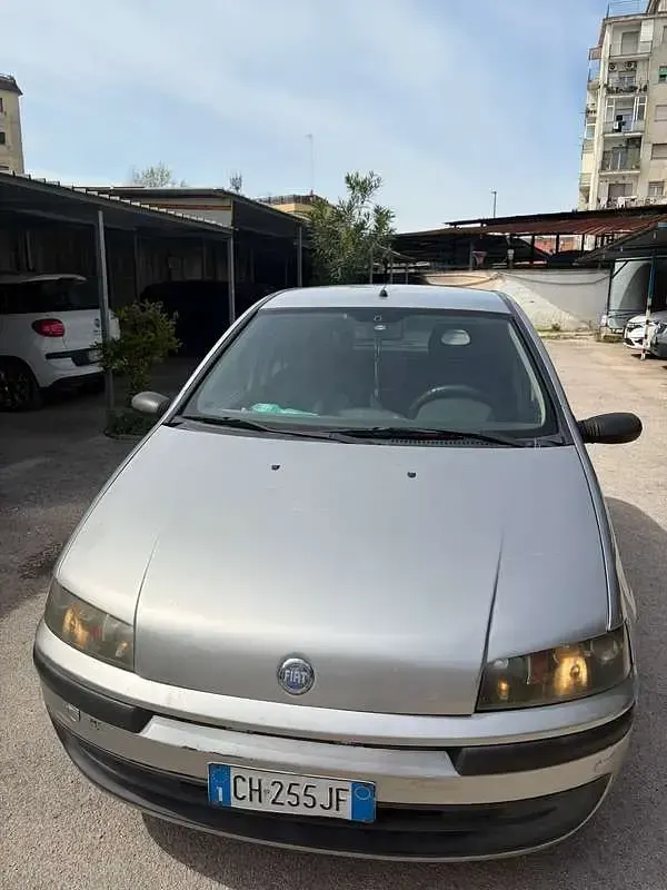 Usata Fiat Punto Feel 60 CV (44 kW) 2003 Grigio Utilitaria