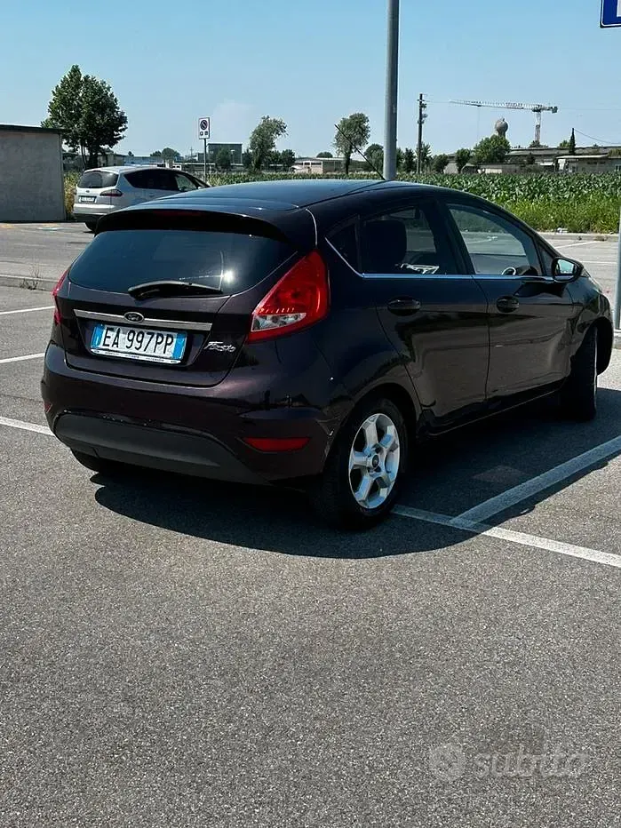 Usata Ford Fiesta 97 CV (71 kW) 2010 Berlina
