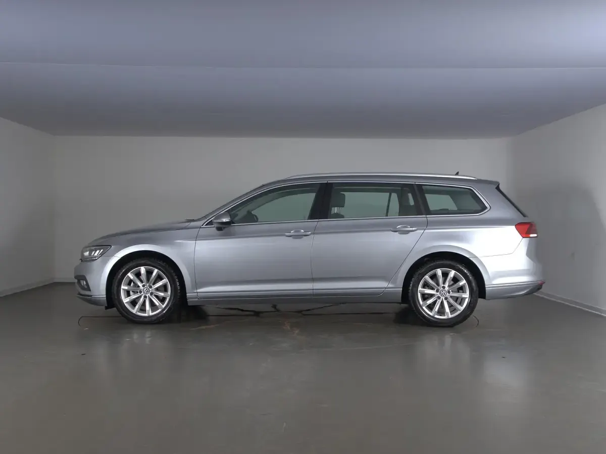 Usata VW Passat Business 122 CV (89 kW) 2024 Pyrit silver metallizzato Station wagon
