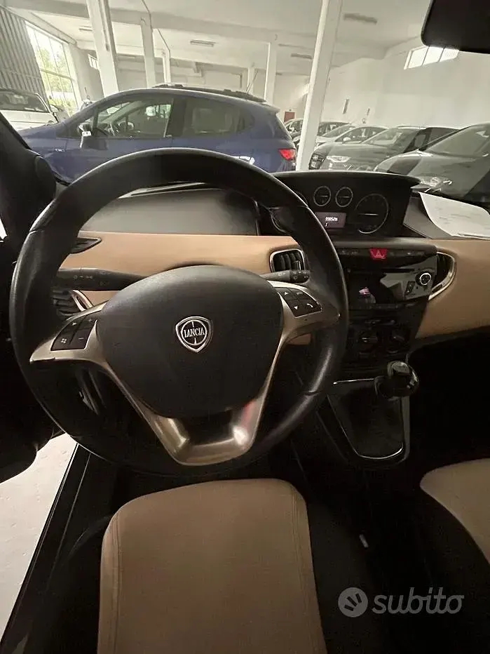 Usado Lancia Ypsilon Silver 69 HP (50 kW) 2013 Castanho Citadino