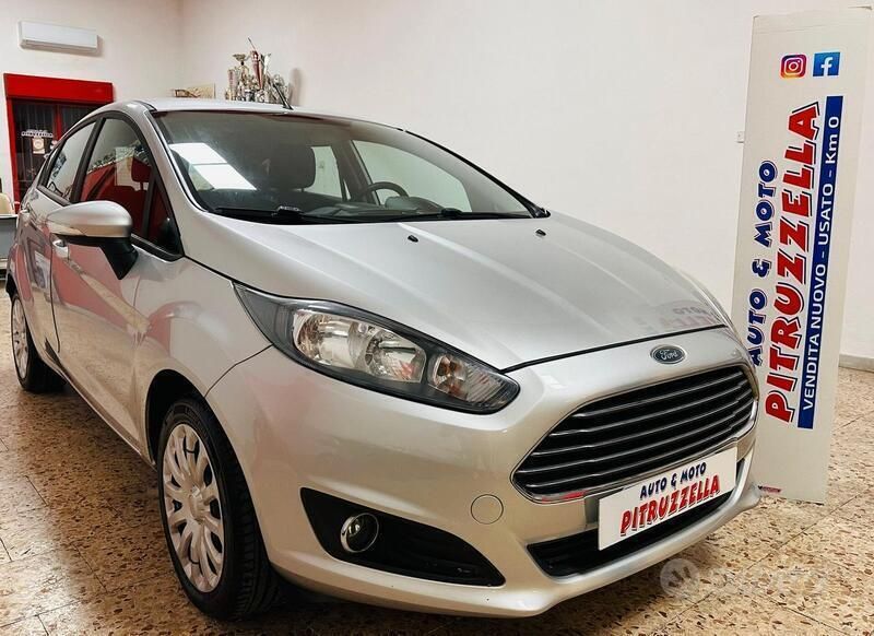 Usata Ford Fiesta Business Edition 75 CV (55 kW) 2015 Grigio Utilitaria