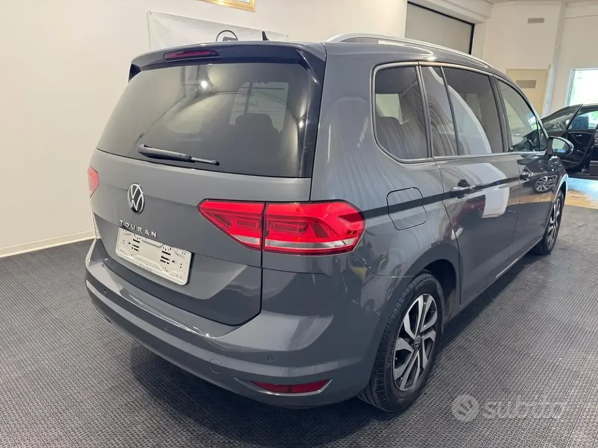 Usata VW Touran Style 122 CV (89 kW) 2022 Grigio Monovolume