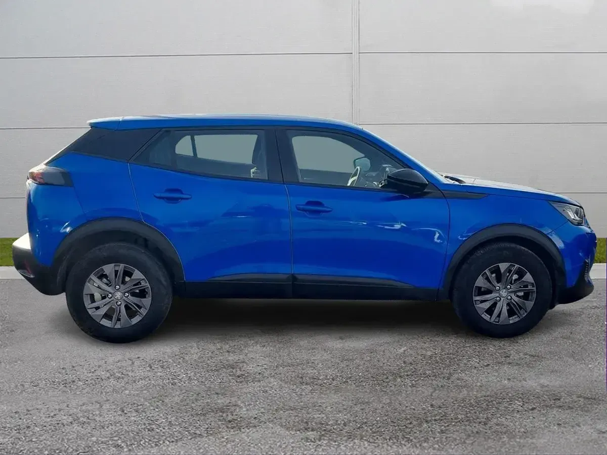 Usata Peugeot 2008 Active 100 CV (73 kW) 2023 Blu vertigo SUV