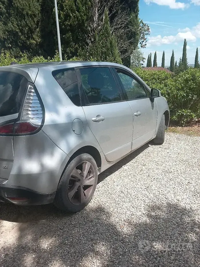 Usata Renault Scénic III 110 CV (80 kW) 2013 Grigio Monovolume