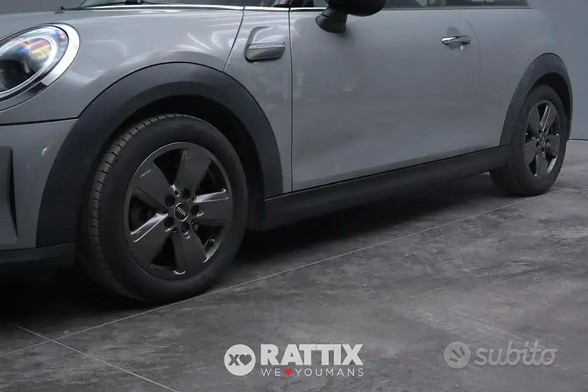Usata Mini Cooper Classic 136 CV (100 kW) 2022 Gray moonwalk Utilitaria
