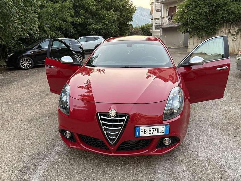 Usata 2015 Alfa Romeo Giulietta Due volumi | 8500 € (Buon prezzo) - Immagine 1/4