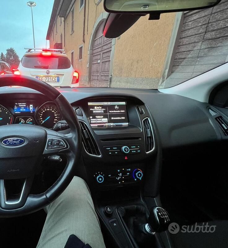 Usata Ford Focus 120 CV (88 kW) 2015 Nero Station wagon