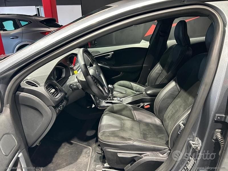 Usata Volvo V40 R-Design Momentum 115 CV (84 kW) 2015 Grigio Berlina