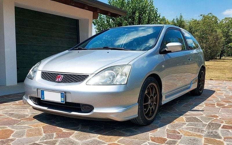 Usata Honda Civic Type R 200 CV (147 kW) 2002 Grigio Utilitaria