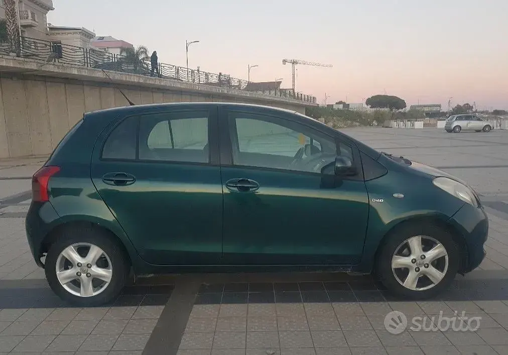Usata Toyota Yaris 90 CV (66 kW) 2006 Verde Utilitaria