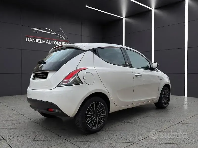 Usata Lancia Ypsilon Gold 69 CV (50 kW) 2013 Bianco Utilitaria