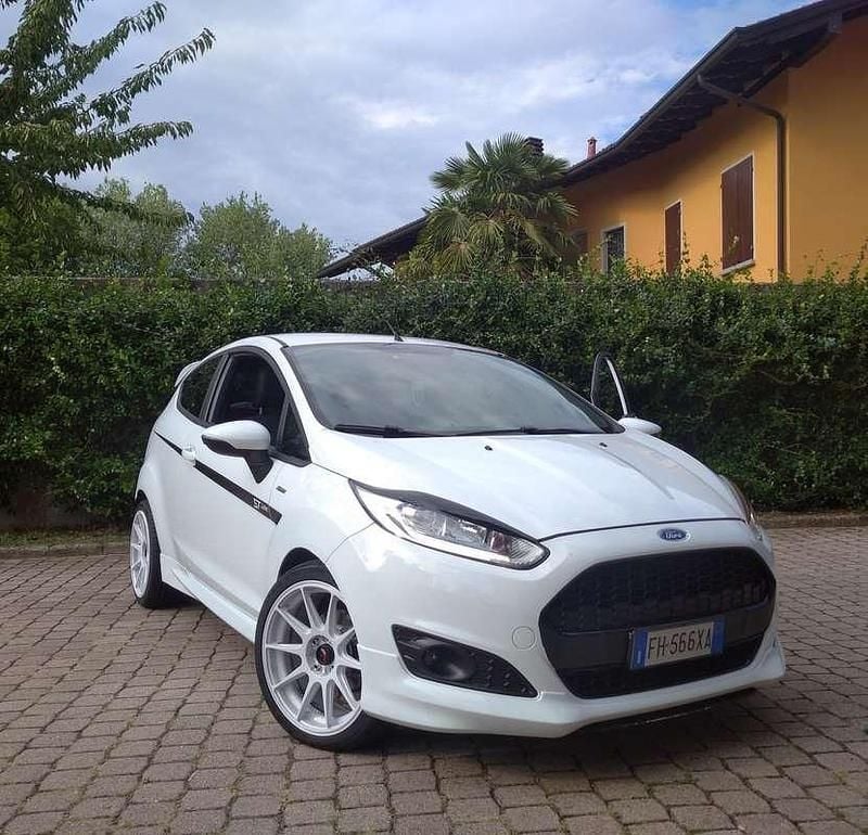 Usata Ford Fiesta ST-Line 101 CV (74 kW) 2017 Bianco Berlina
