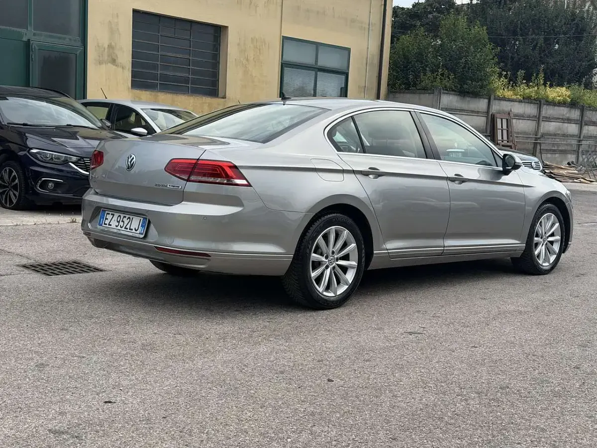 Usata VW Passat Comfortline 150 CV (110 kW) 2015 Grigio Berlina