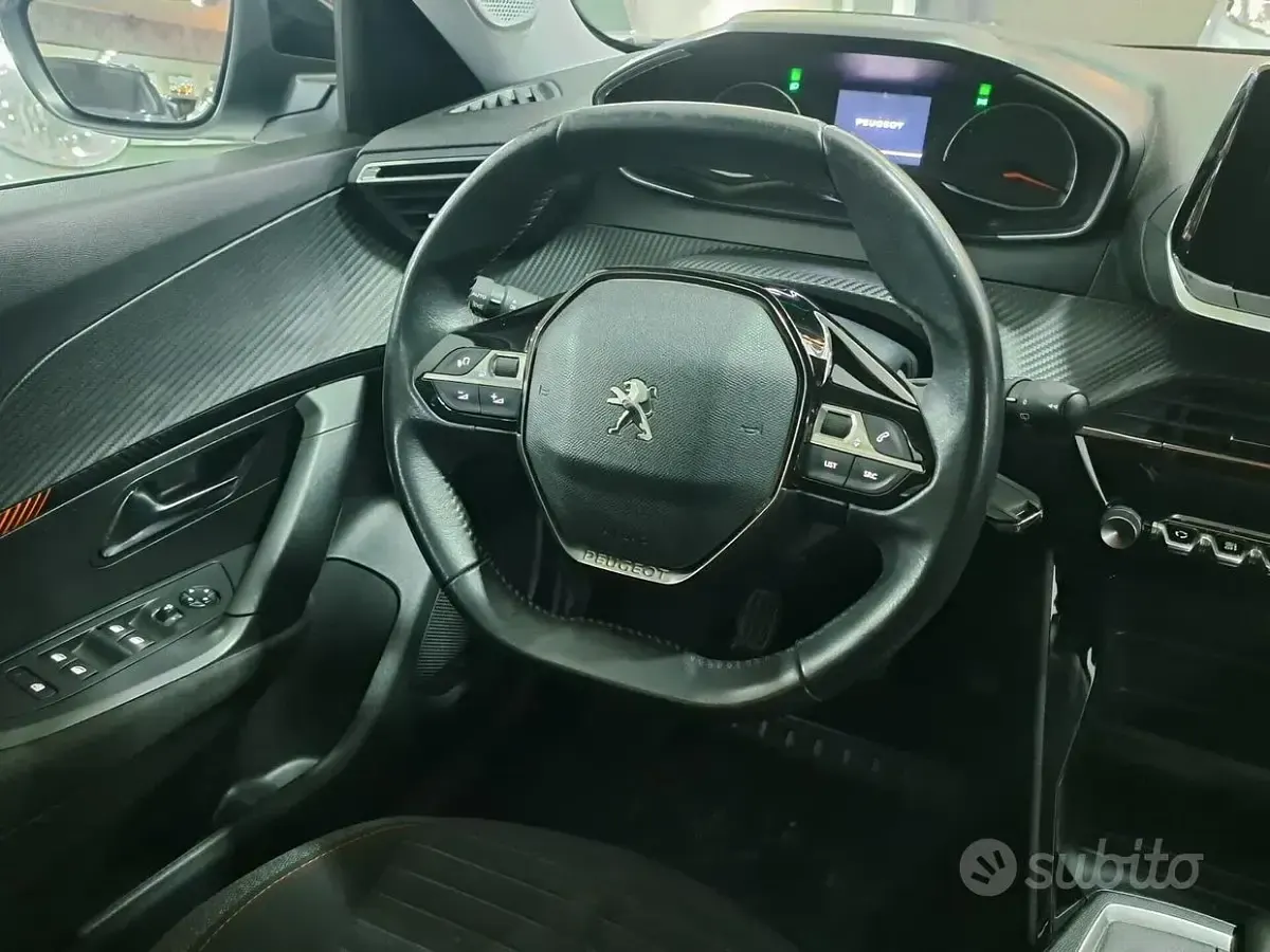 Używany Peugeot 2008 GT 110 KM (80 kW) 2022 Biały SUV