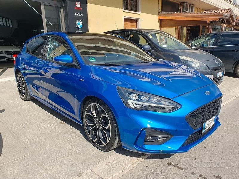 Blu Usata 2018 Ford Focus ST-Line Berlina | 12.700 € (Cara) - Immagine 1/4