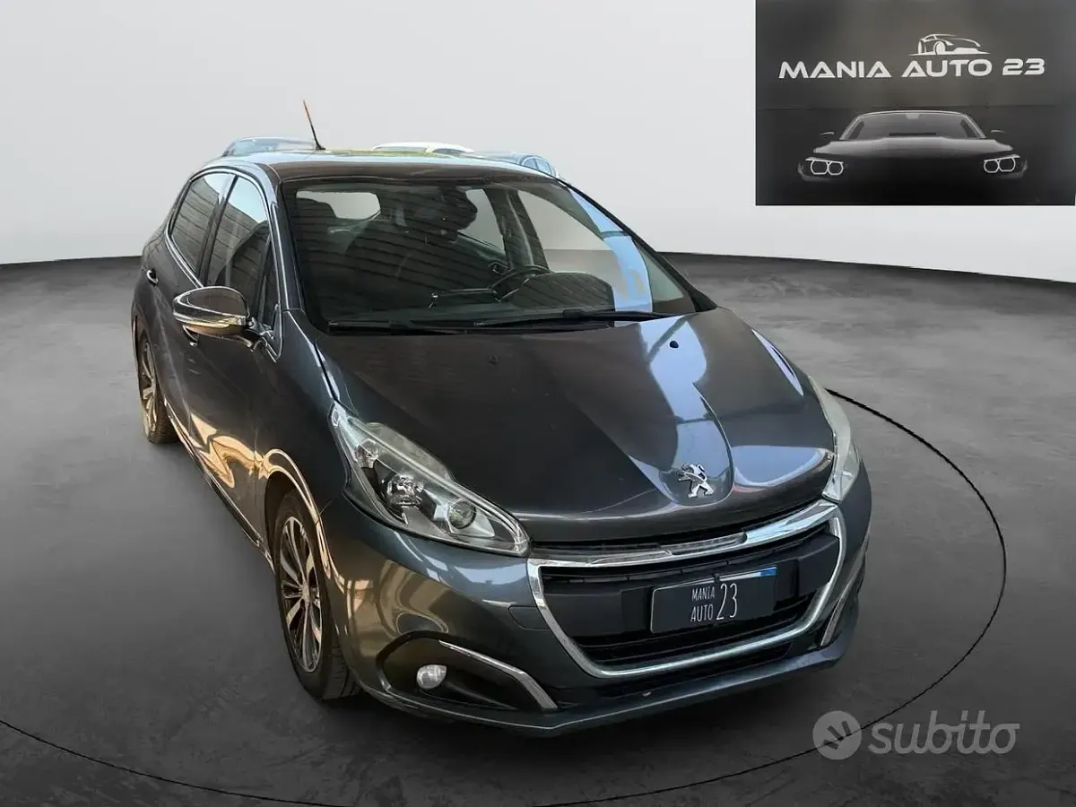 Usata Peugeot 208 GT-line 100 CV (73 kW) 2017 Grigio Utilitaria