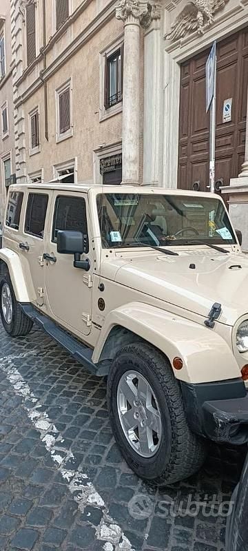Usata Jeep Wrangler Sahara 200 CV (147 kW) 2011 Giallo SUV
