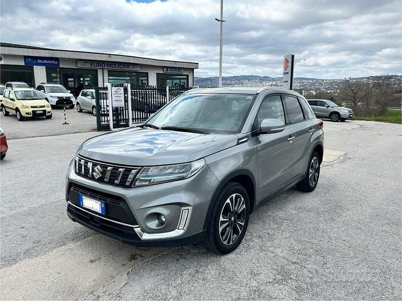 Grigio londra Usata 2020 Suzuki Vitara SUV | 15.990 € (Buon prezzo) - Immagine 1/4