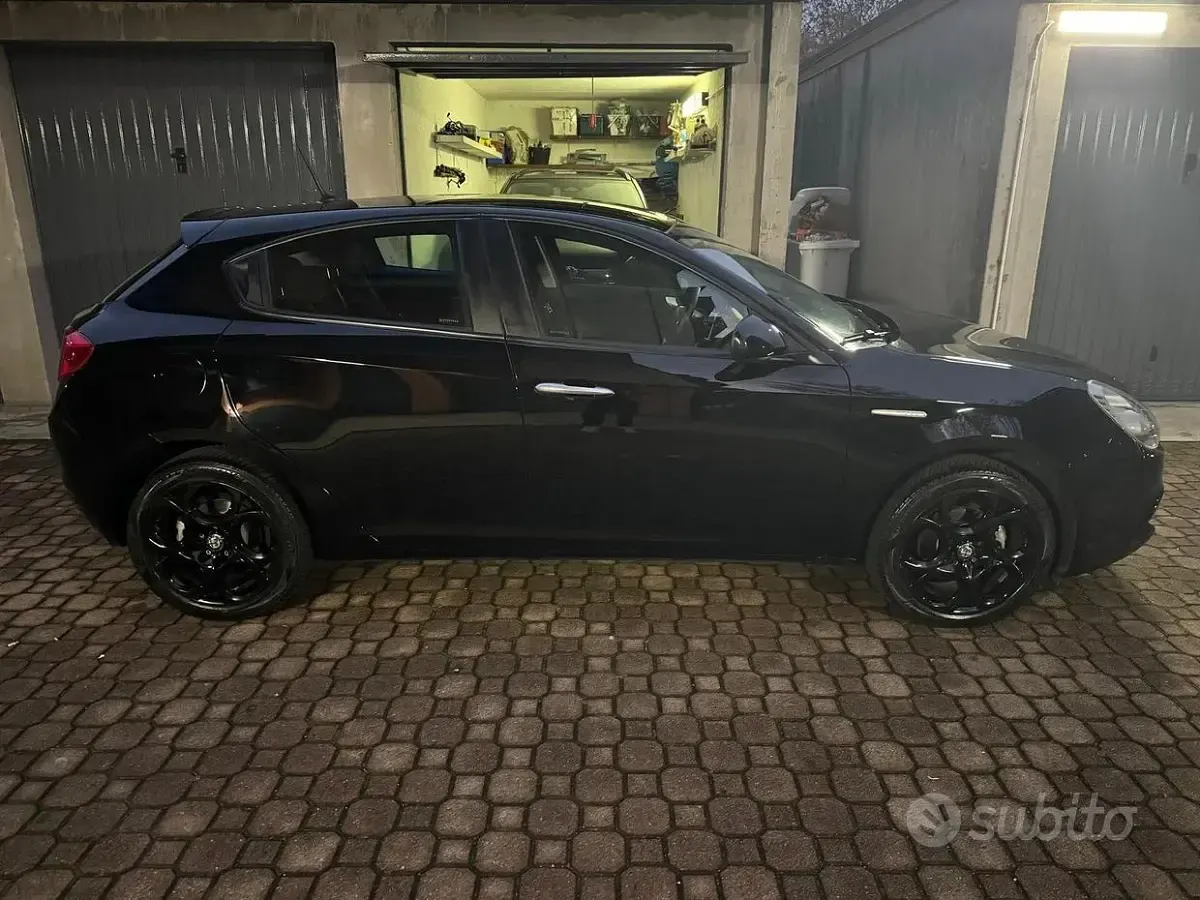 Usata Alfa Romeo Giulietta 120 CV (88 kW) 2019 Nero Utilitaria