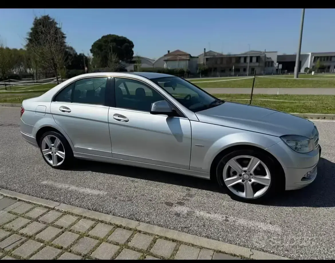 Usata Mercedes C220 170 CV (125 kW) 2008 Grigio Berlina